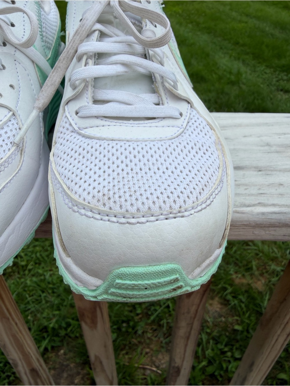 Nike Women’s Air Max Excee White Sneakers with Mint Accents size 9 FZ3769-100 - Picture 4 of 15